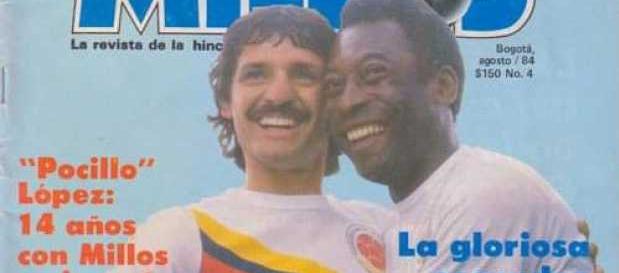 'Pocillo' López con la camiseta de la Selección Colombia y el rey Pelé.