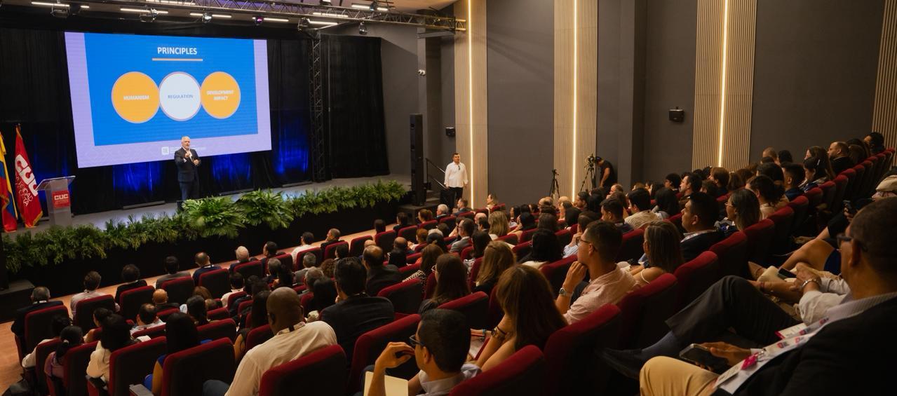 Apertura oficial del evento en el auditorio de la Universidad de La Costa. 
