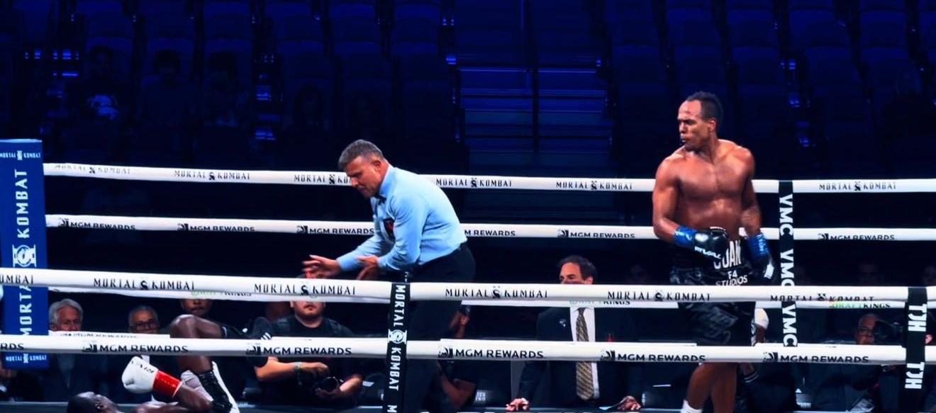 El boxeador barranquillero al terminar victorioso en su debut.