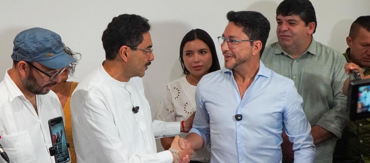 Iván Cepeda en la rueda de prensa con Carlos Caicedo en el norte de Barranquilla.
