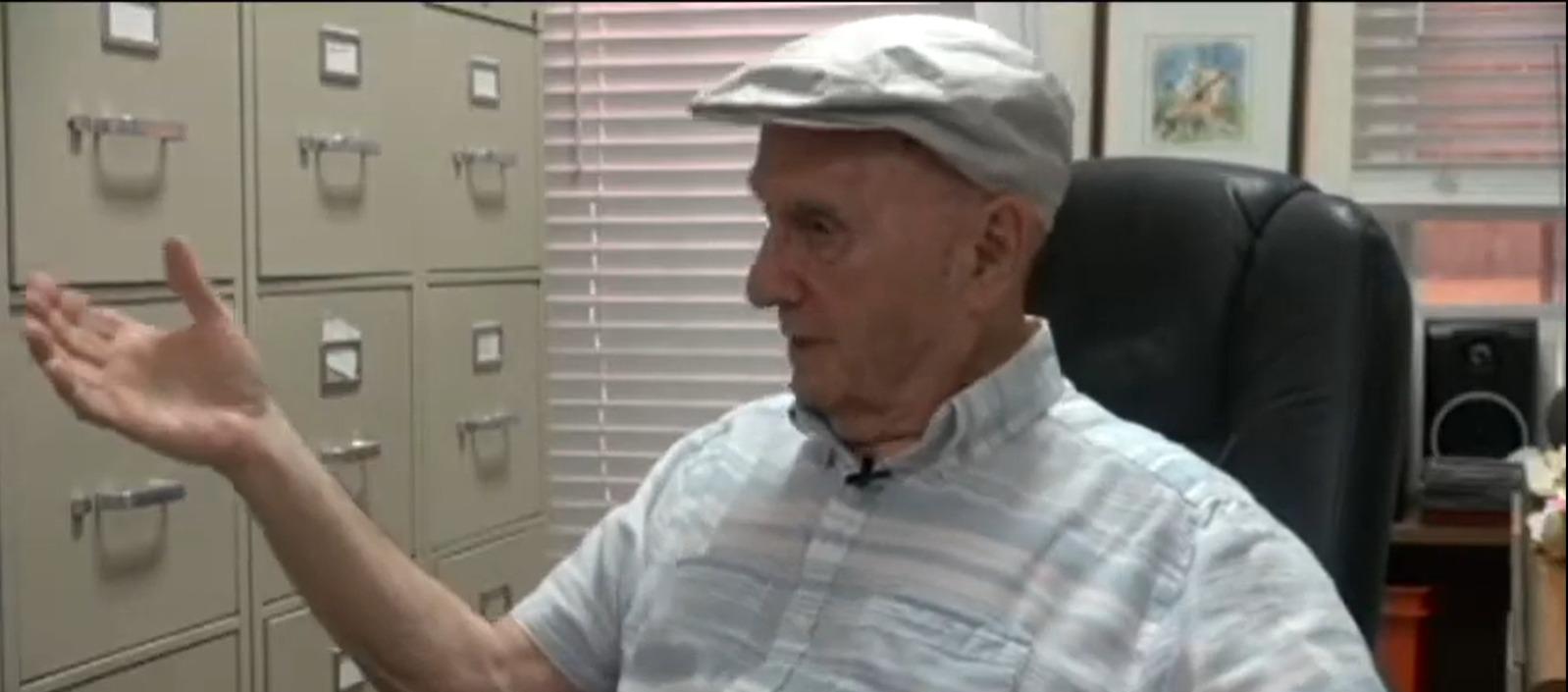 El maestro Cristóbal Díaz Ayala.