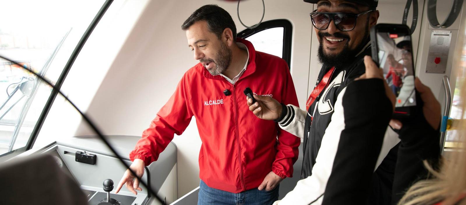 El alcalde Carlos Fernando Galán en el Metro de Bogotá.