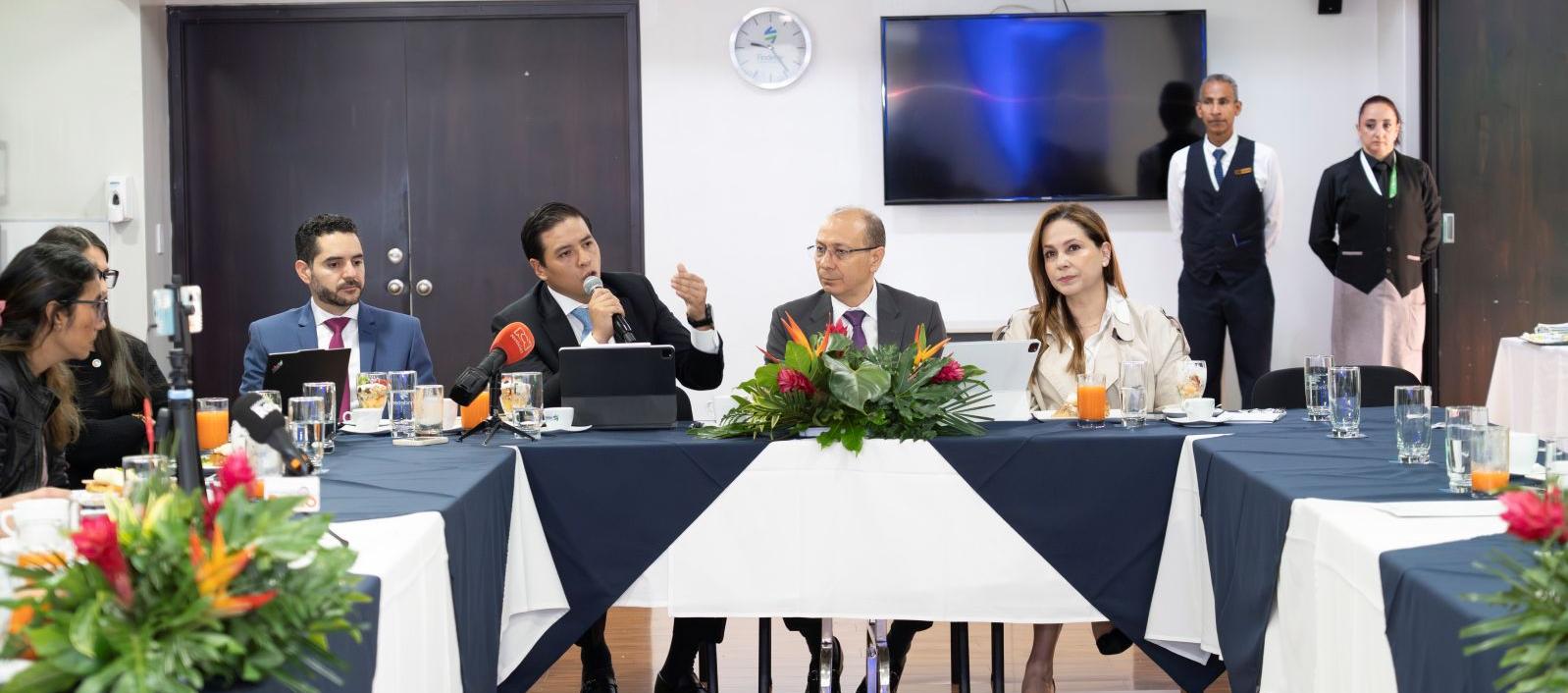 El presidente de Findeter, Carlos Alberto Saad Llinás, presentando el balance de la entidad. 