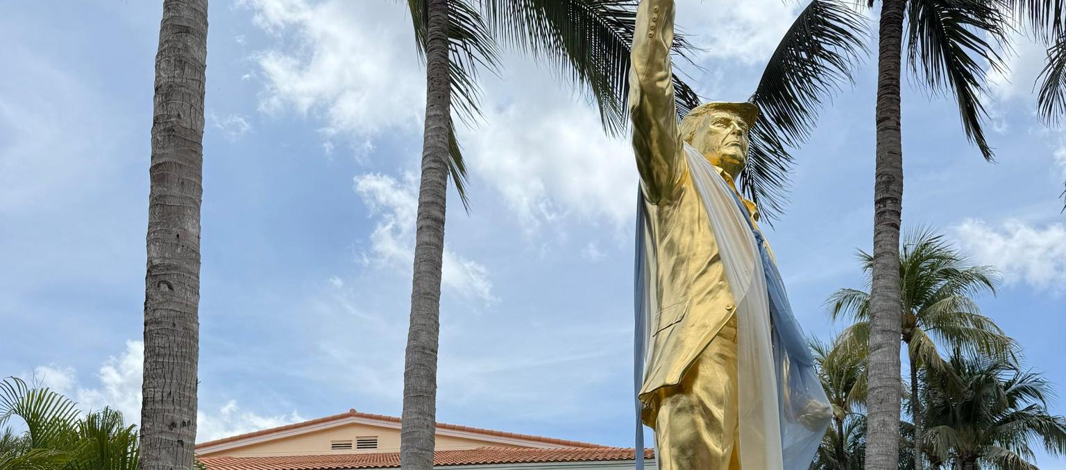 Estatua de Donald Trump.