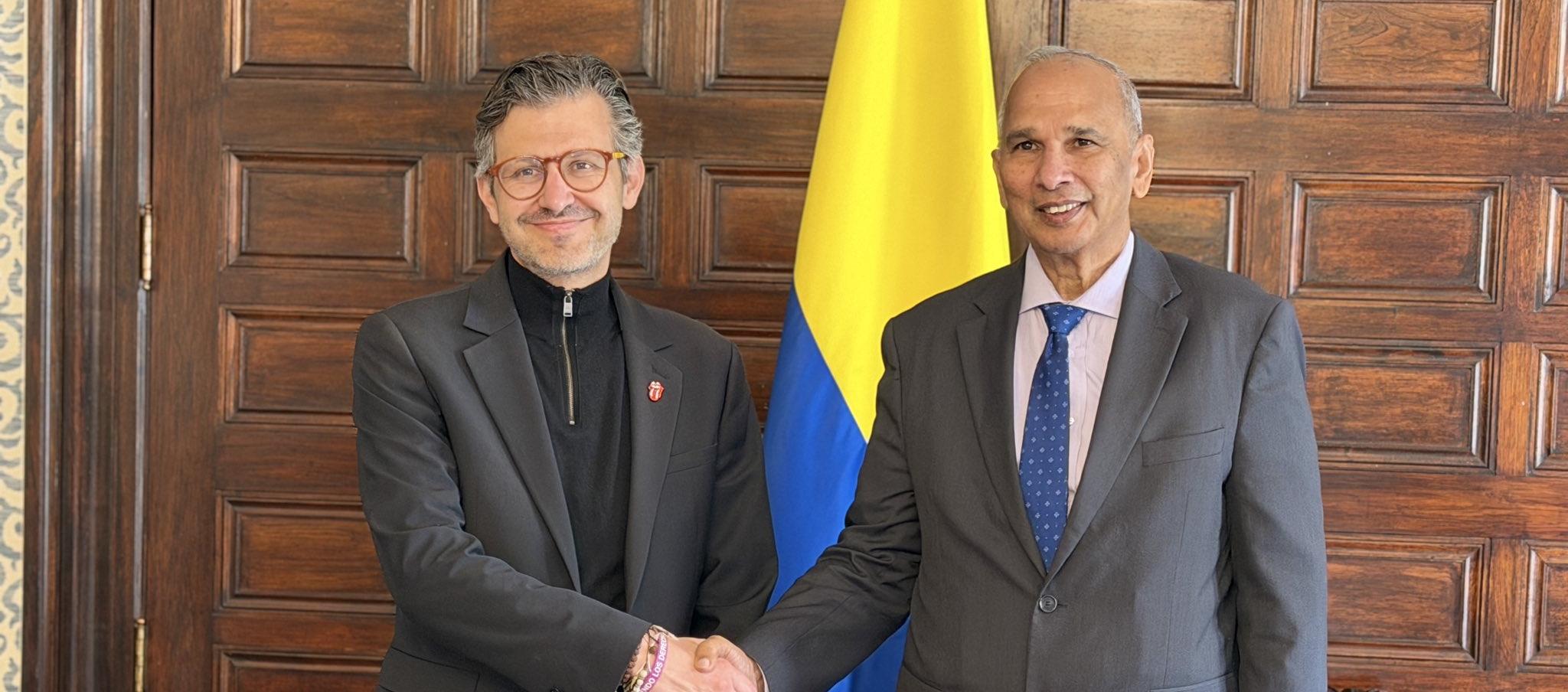 Mauricio Jaramillo Jassir, vicecanciller de Asuntos Multilaterales y Muhammad Ibrahim, director general del IICA.  