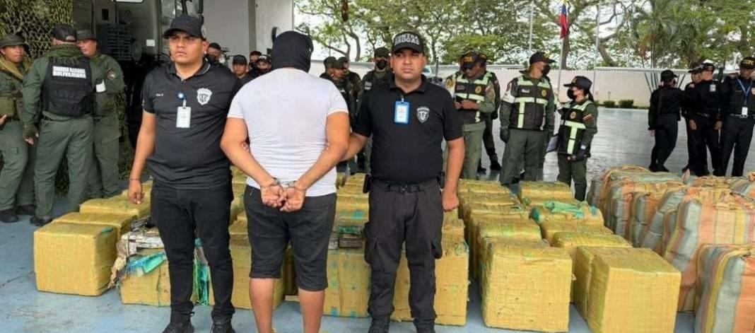Droga incautada y capturado. 