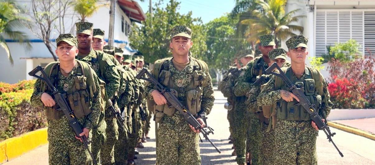 Infantes de Marina listos para prestar la seguridad este domingo de elecciones. 