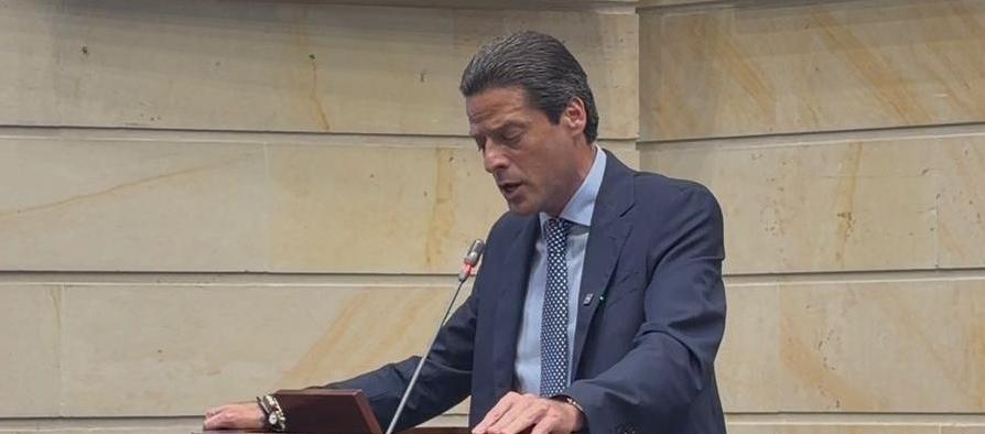 Exsenador Mauricio Gómez. 