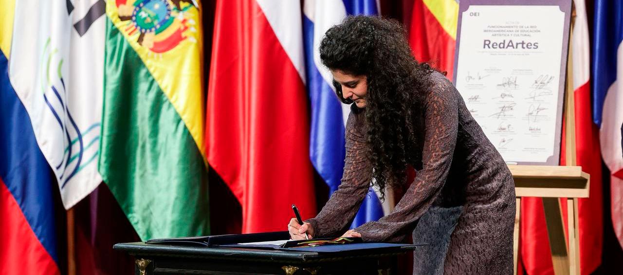 La ministra de las Culturas, las Artes y los Saberes, Yannai Kadamani Fonrodona.