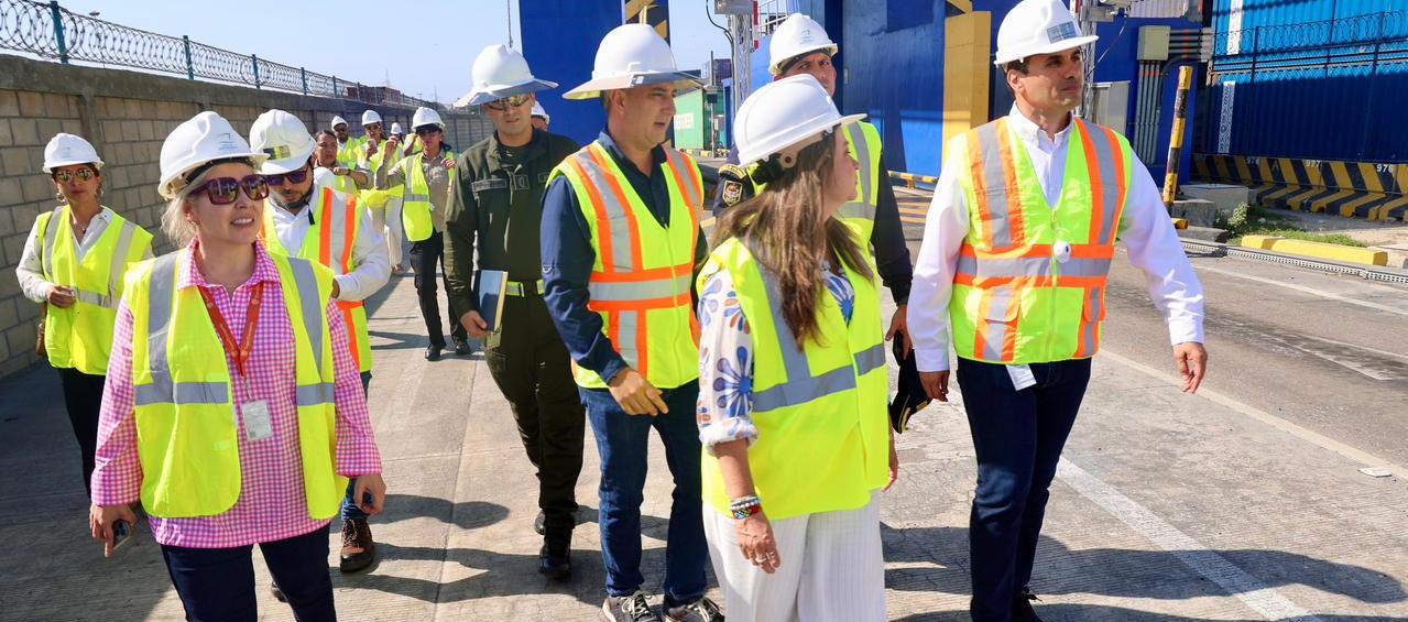 Ministra de Transporte en la inspección al Puerto de Barranquilla