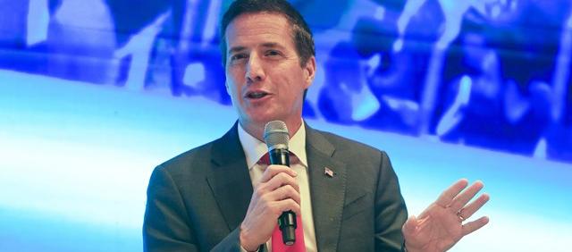 El senador estadounidense Bernie Moreno.