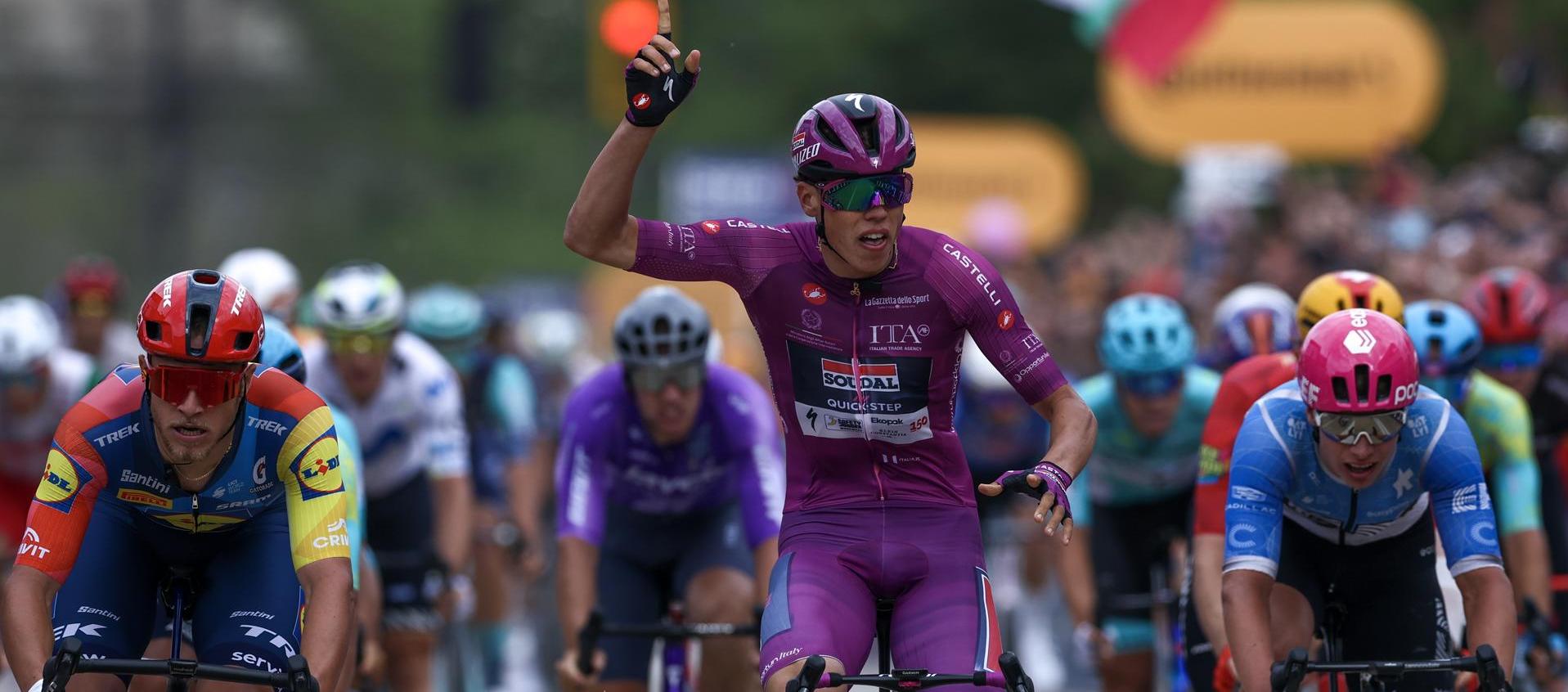 Paul Magnier ganando la tercera etapa del Giro de Italia.