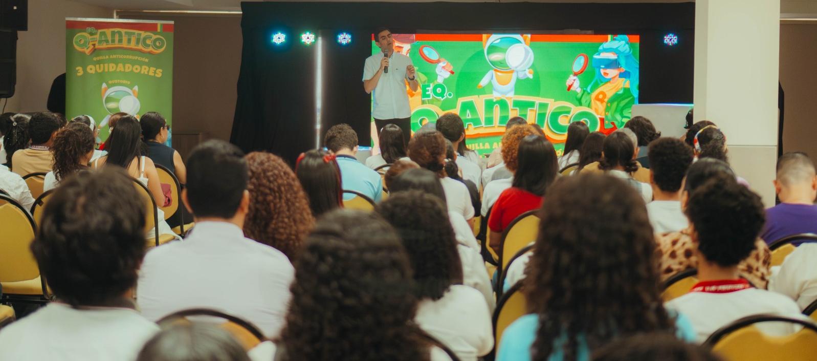 El Contralor Distrital Luimar Sarmiento Sánchez.