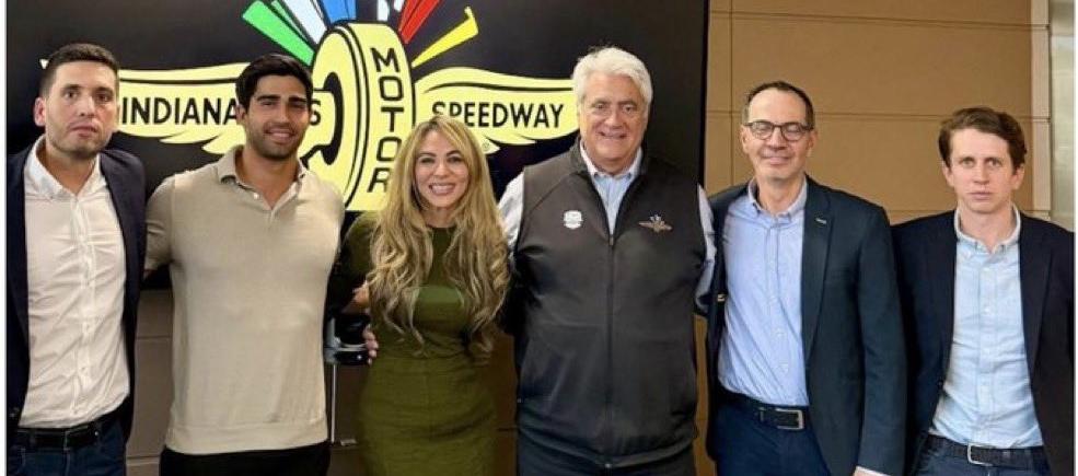 Reunón de la gerente de Ciudad, Ana María Aljure, con personal de la IndyCar.