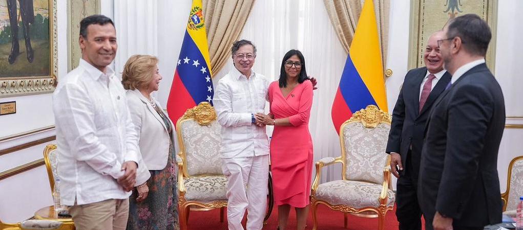 El Presidente Gustavo Petro y Delcy Rodríguez, presidenta (e) de Venezuela. 