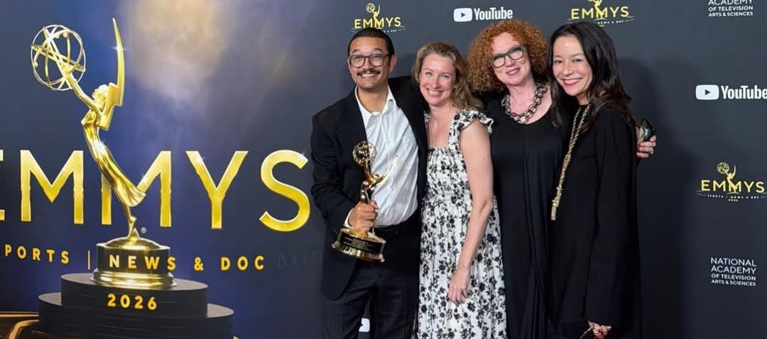 Juan Camilo Cruz, director del documental, luego de recibir el premio.  