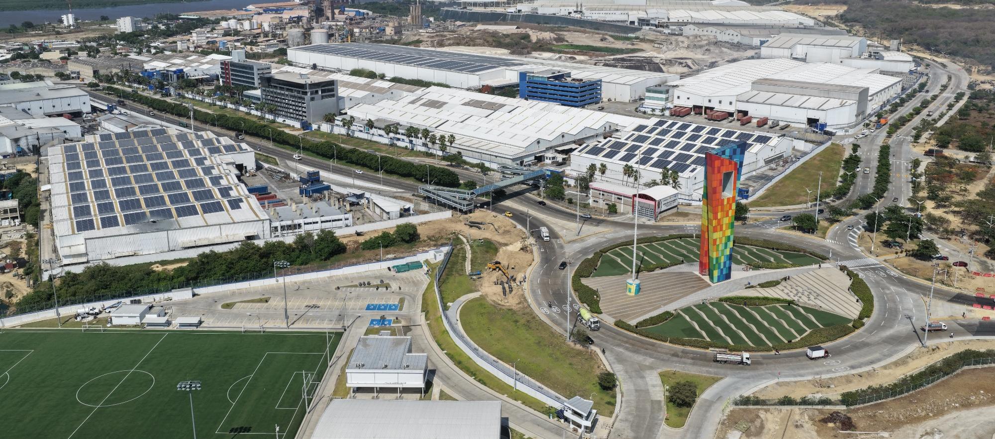 Vista aérea de la planta de Tecnoglass y la Ventana al Mundo.