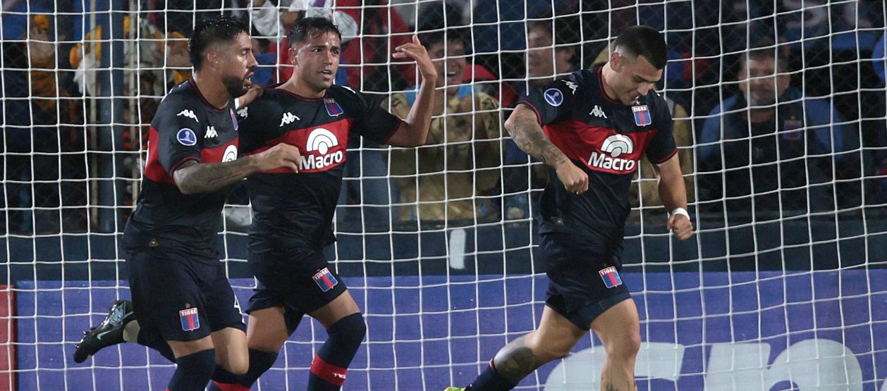 La celebración de los jugadores de Tigre.