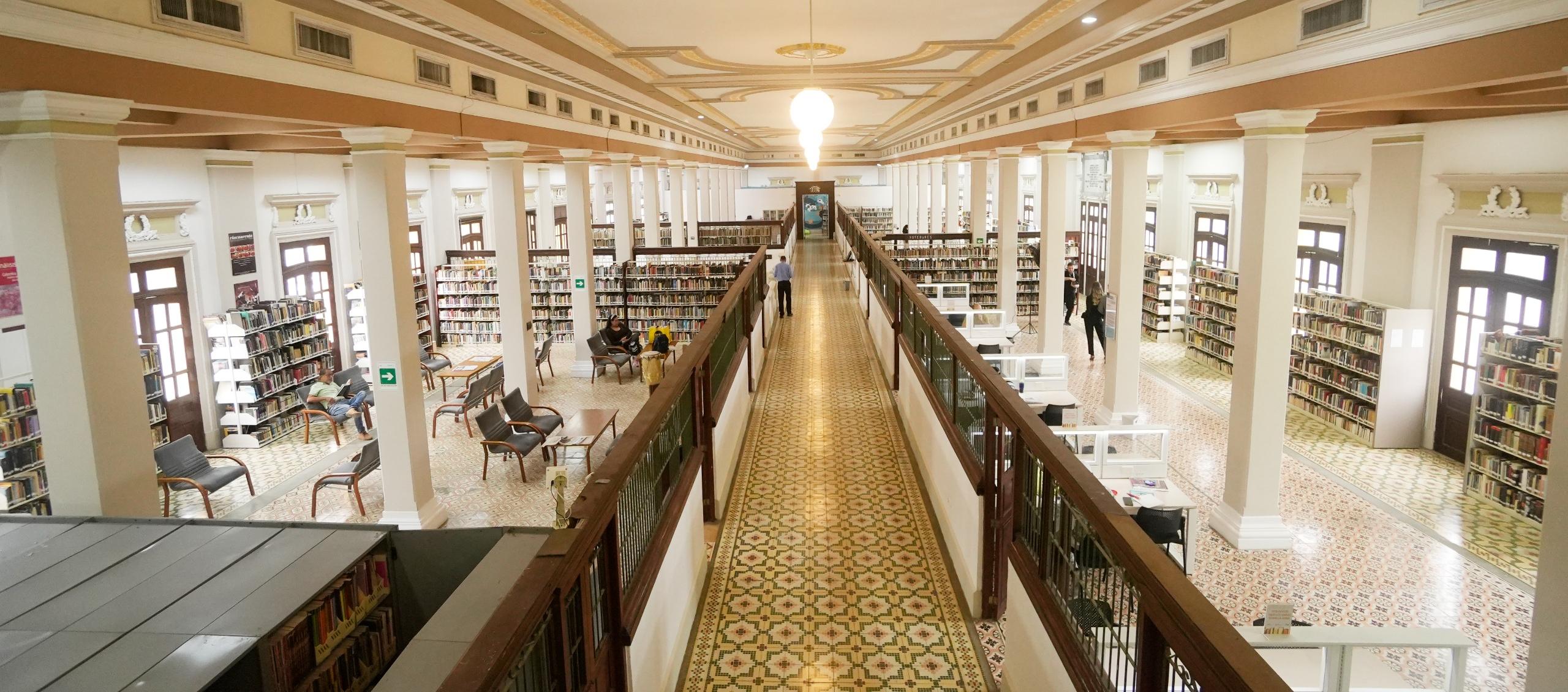 Biblioteca Piloto del Caribe, ubicada en el edificio de la Aduana.