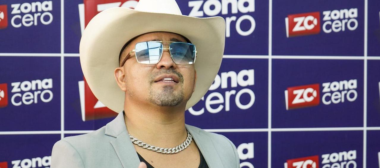 El artista barranquillero Sergio Santiago presenta su nuevo sencillo 'Esta rola va pa´ella'.