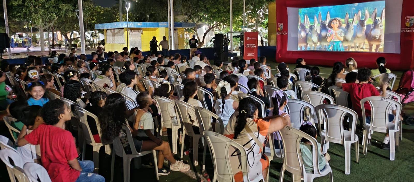 Lanzamiento del programa 'Cine a la plaza', en el municipio de Galapa. 