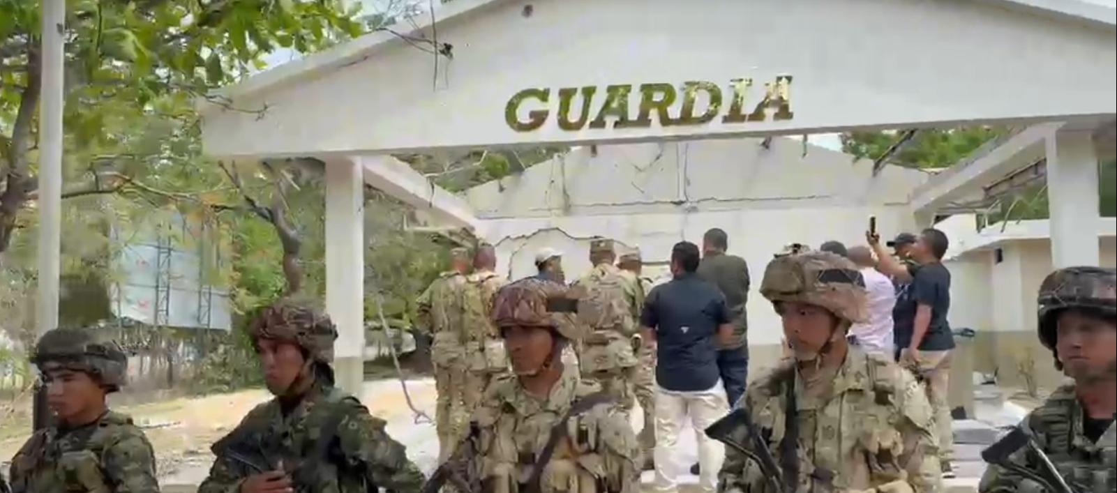 Zona afectada por el atentado en el batallón.