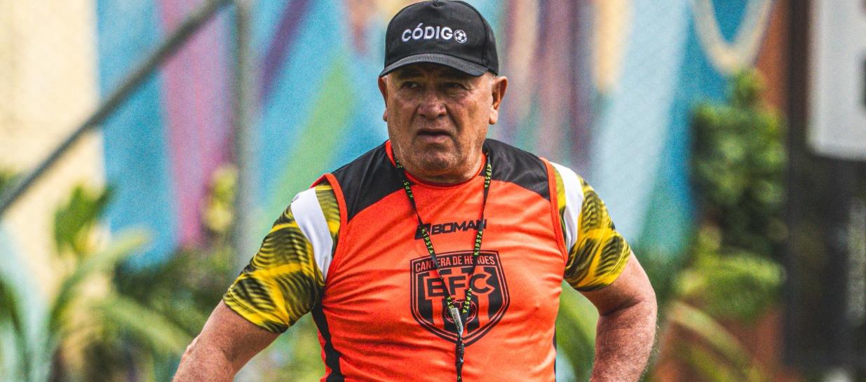 Alberto Suárez, técnico del Envigado. 