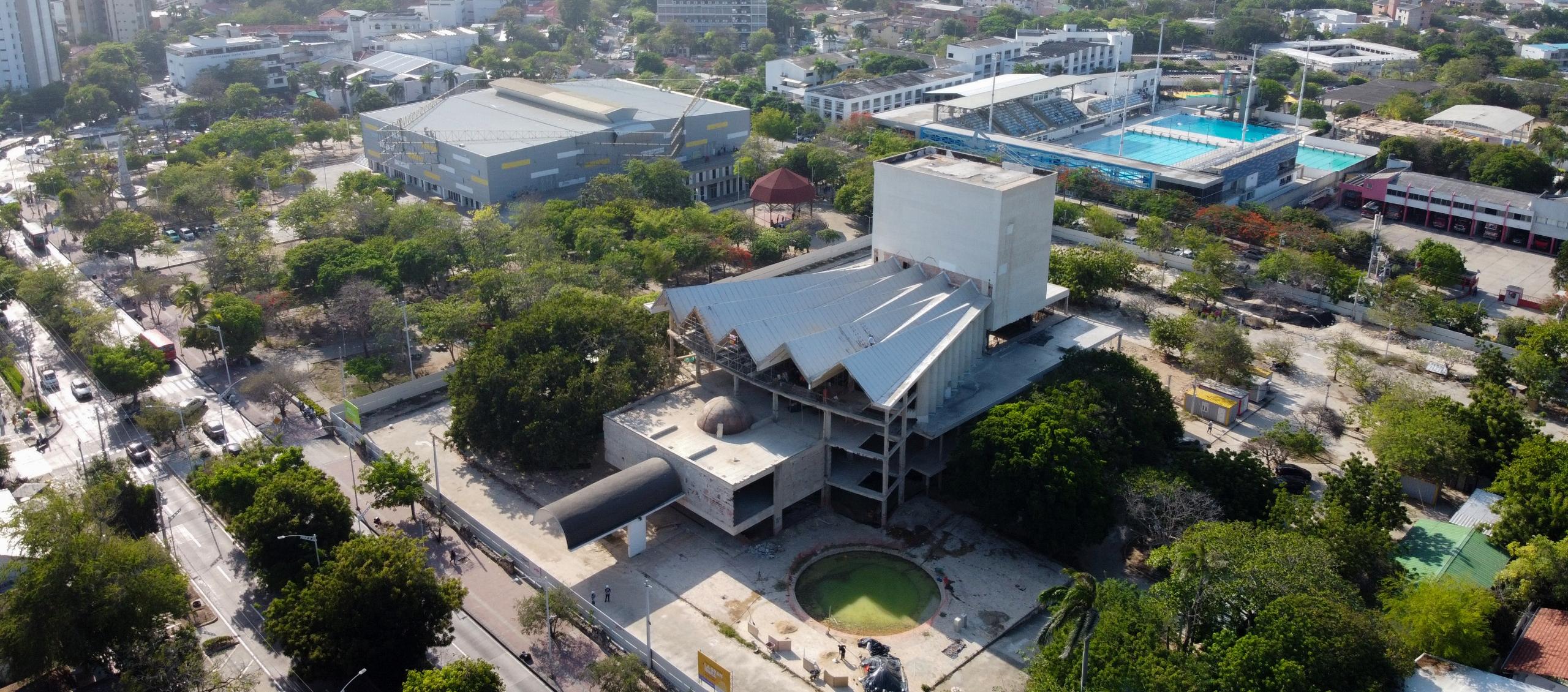 Teatro Amira de la Rosa actualmente en remodelación. 