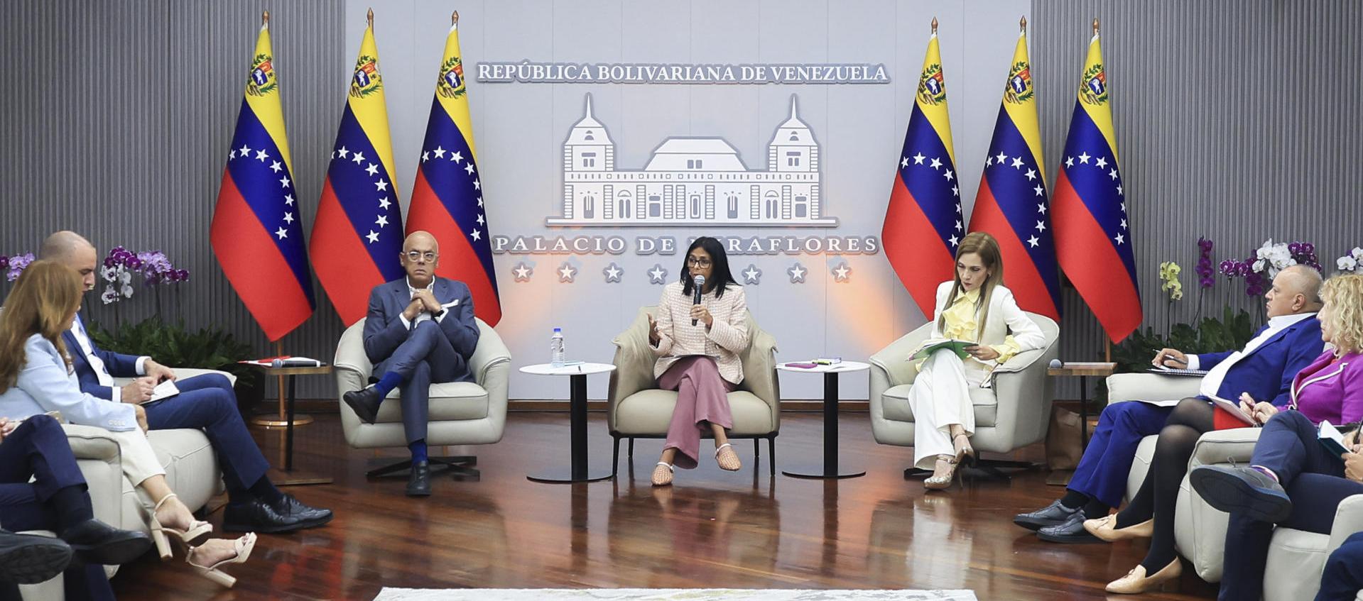 La presidenta encargada de Venezuela, Delcy Rodríguez, durante el anuncio.  