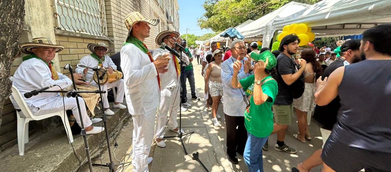 Las personas disfrutaron de muestras culturales. 