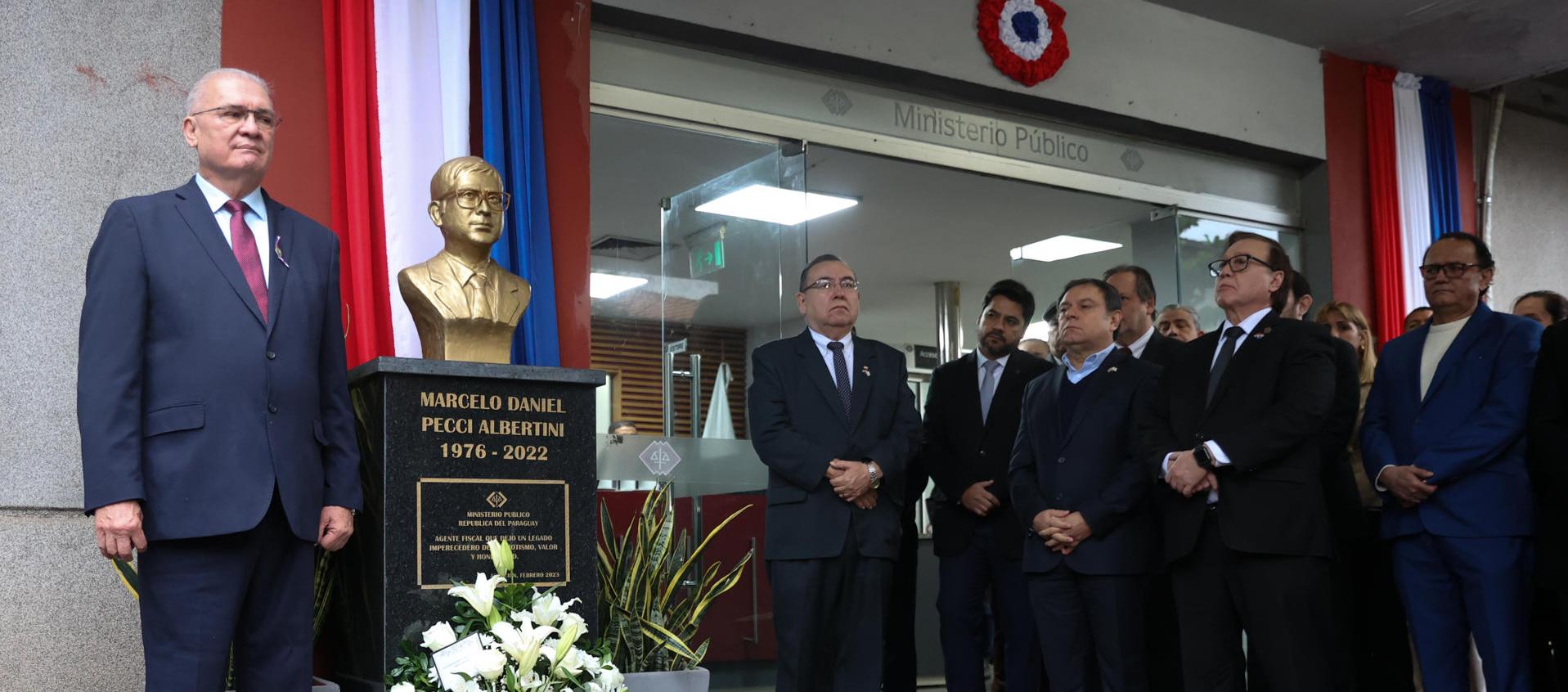 El fiscal general de Paraguay, Emiliano Rolón, participó en un homenaje póstumo al agente antimafia Marcelo Pecci.