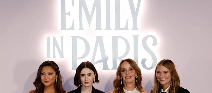 Ashley Park, Lily Collins, Philippine Leroy-Beaulieu y Camille Razat.