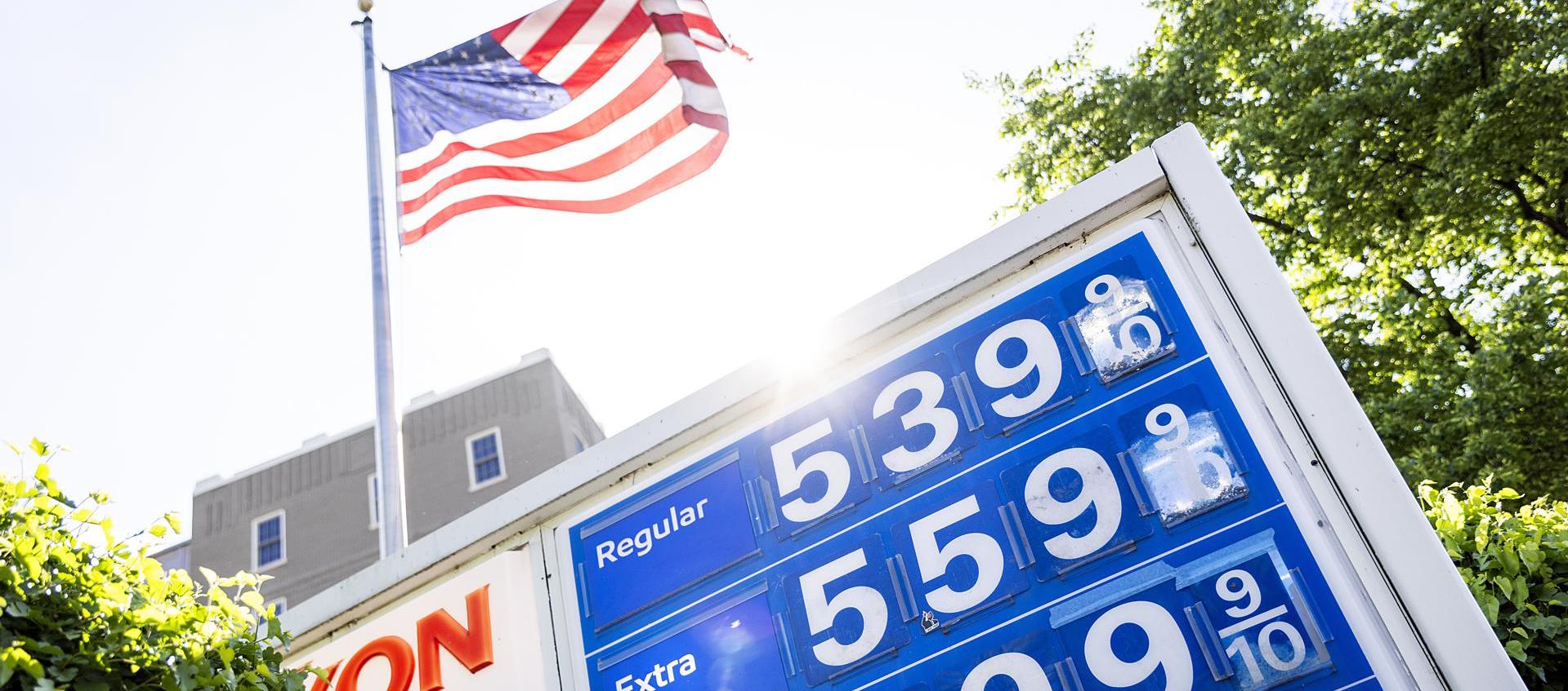 Precios de la gasolina en una estación de servicio en Washington. Imagen de referencia