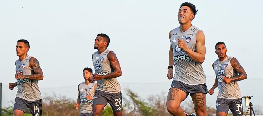 Juan David Ríos, Yeison Suárez y Fabián Ángel durante una práctica de
