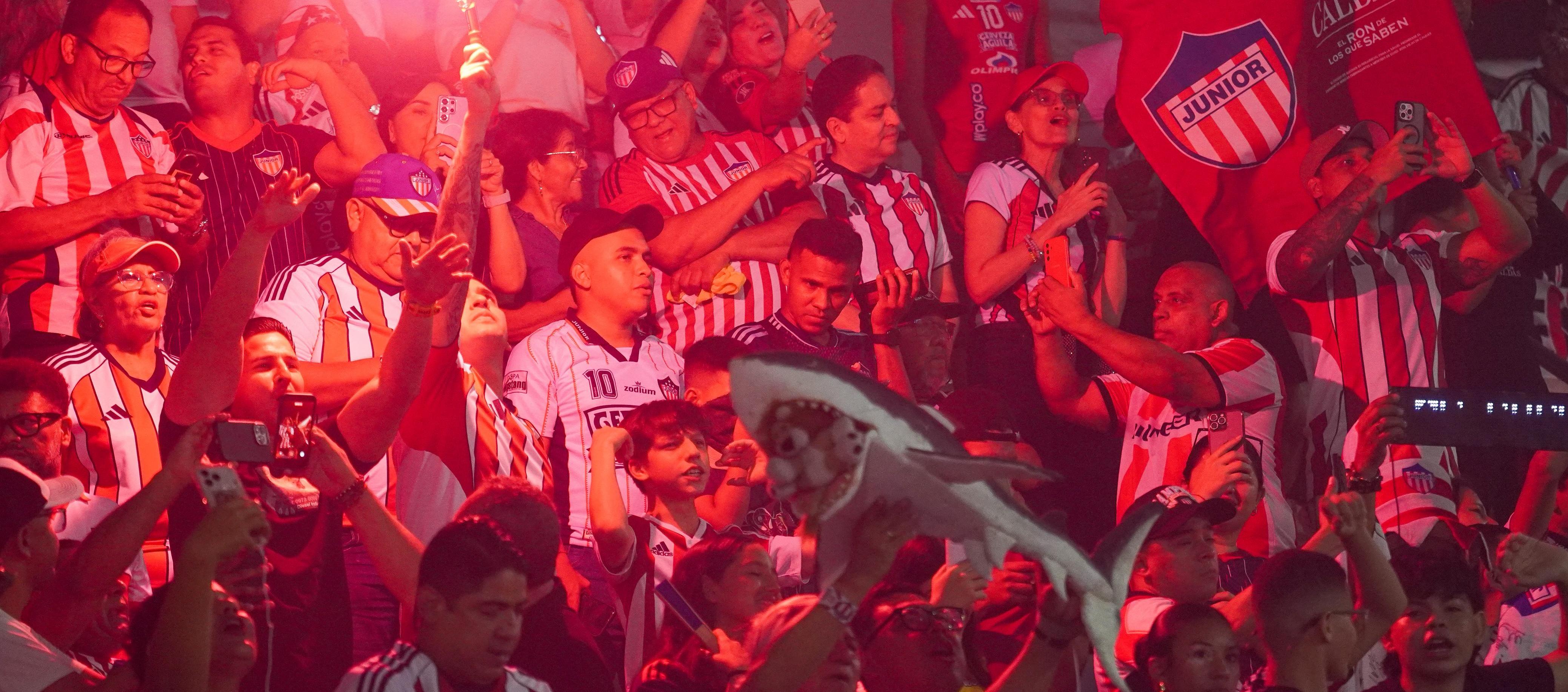 Aficionados del Junior durante el partido contra Santa Fe. 