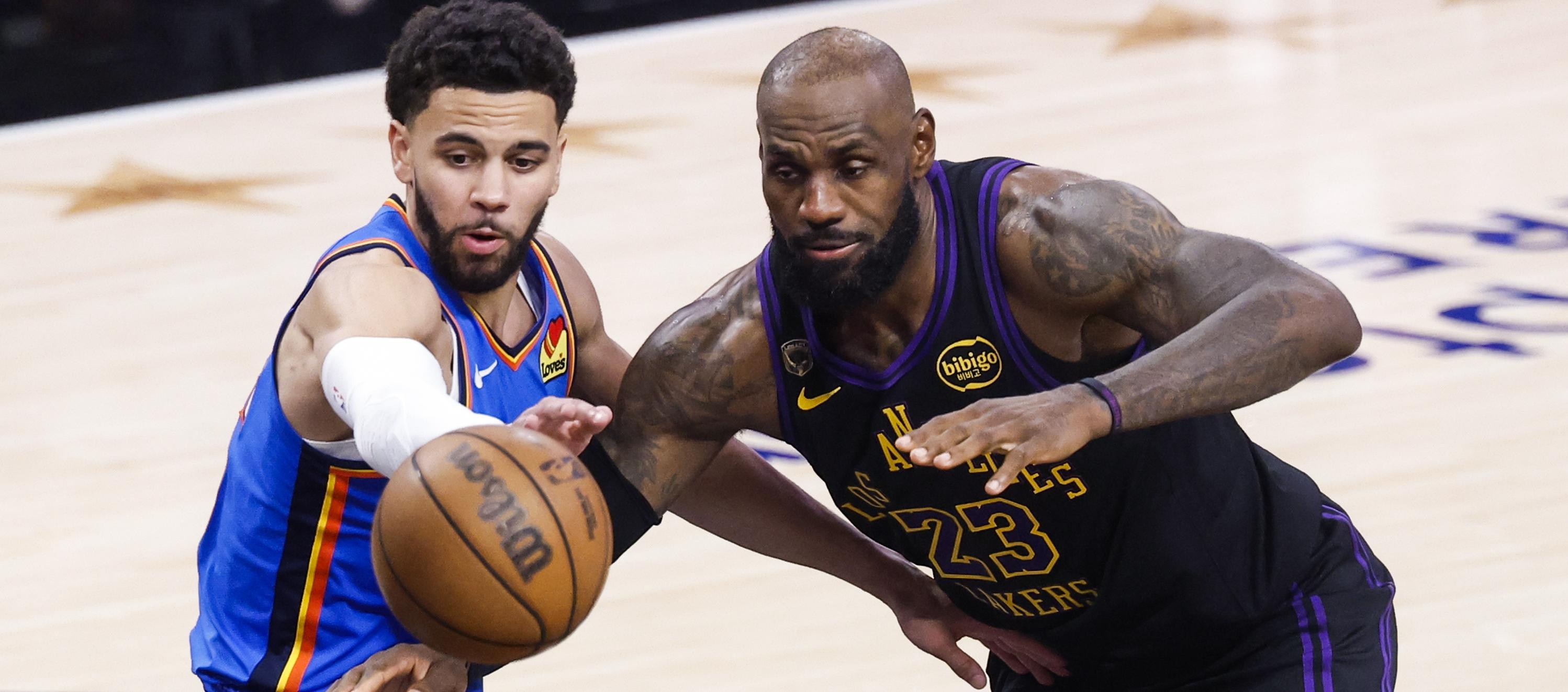 LeBron James durante el juego de los Lakers contra Oklahoma.