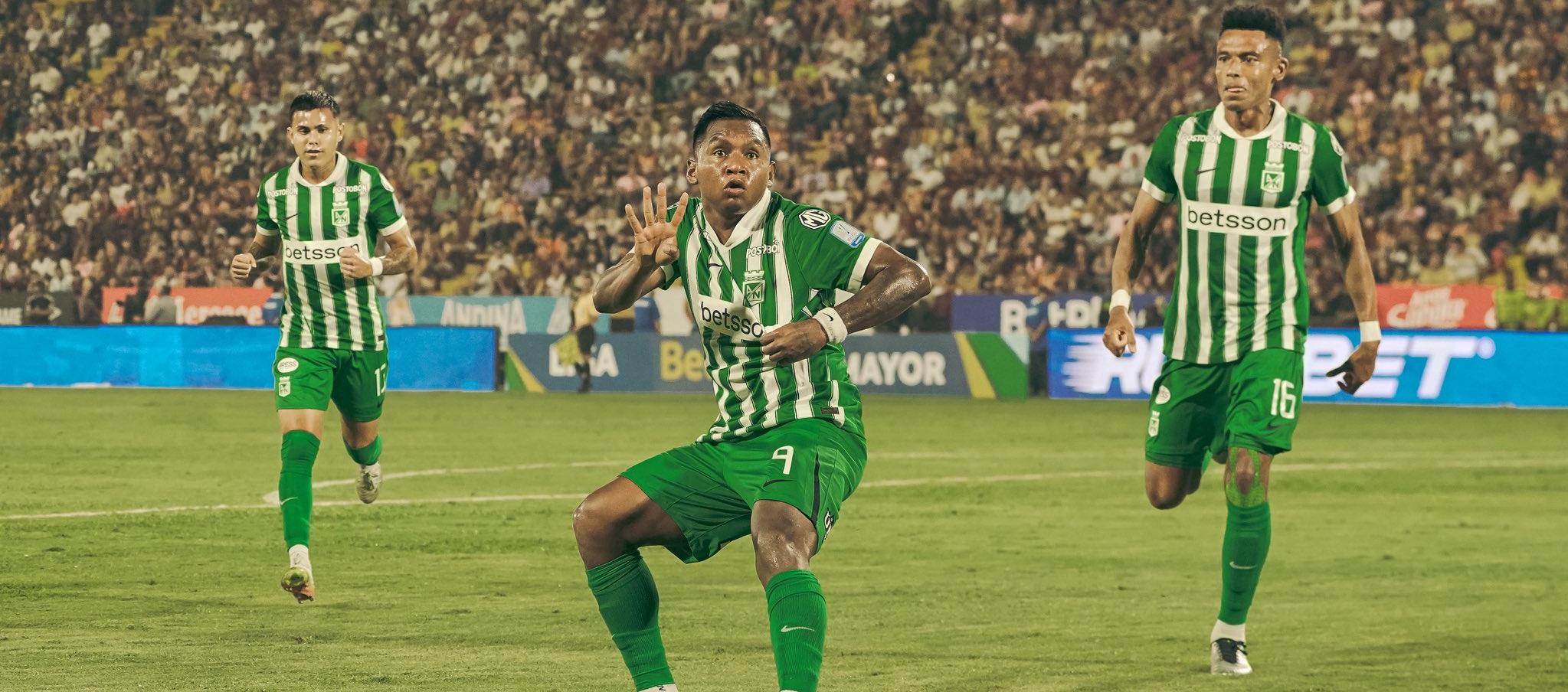 Alfredo Morelos celebra su gol ante Tolima, en Ibagué.