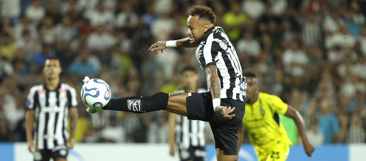 El delantero brasileño Neymar en un partido con el Santos. 