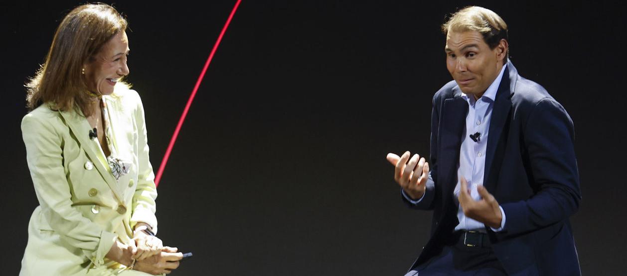 Rafa Nadal en diálogo con Ana Botín, presidenta del Grupo Santander. 