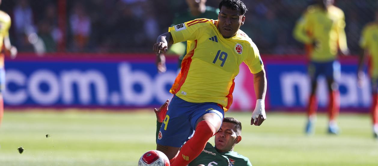 Roger Martínez en el partido de Eliminatoria contra Bolivia, en El Alto.