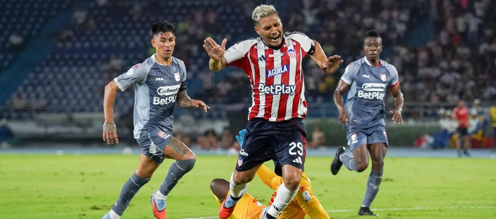 Teófilo Gutiérrez en el partido de Superliga contra Santa Fe, en Barranquilla.