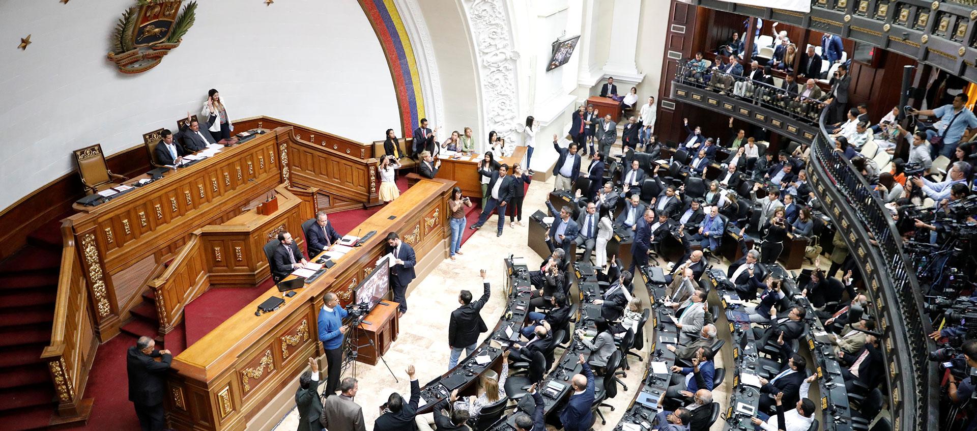 Asamblea Nacional de Venezuela decidió ampliar número de magistrados. 