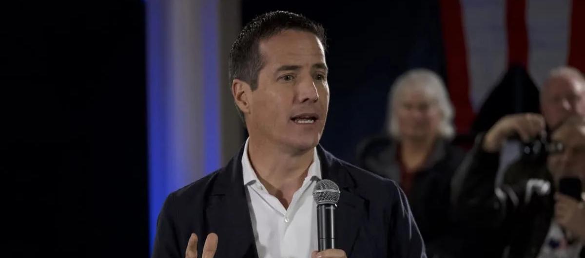 Senador estadounidense Bernie Moreno.