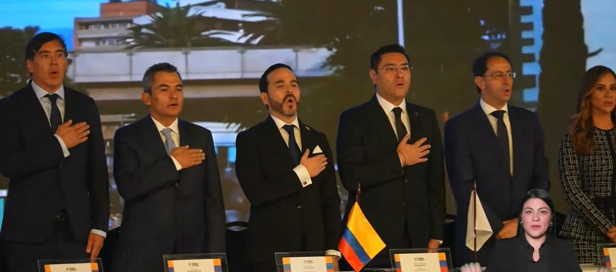 Abelardo De La Espriella y José Manuel Restrepo en la entrega de credenciales.