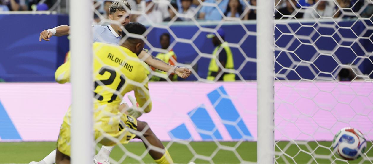 Momento del gol de Maxi Araújo.