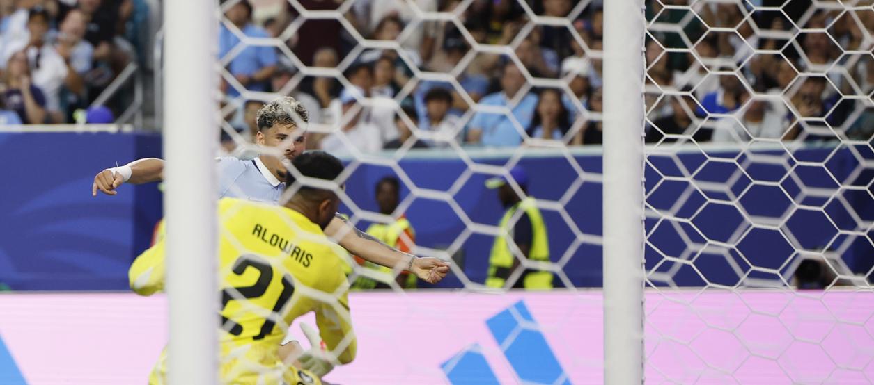 Momento del gol de Maxi Araújo.