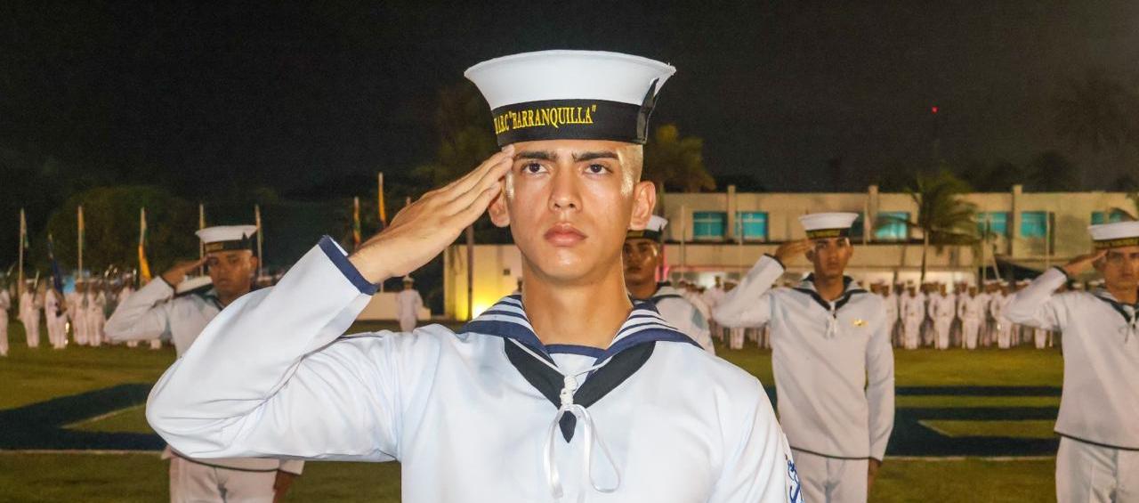 Nuevos suboficiales de la Armada Nacional. 