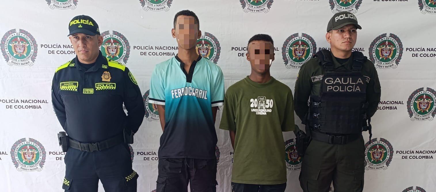 La Policía Metropolitana de Santa Marta, a través del grupo Gaula, capturó a dos presuntos integrantes de las Autodefensas Conquistadoras de Sierra Nevada, por el delito de extorsión. 
