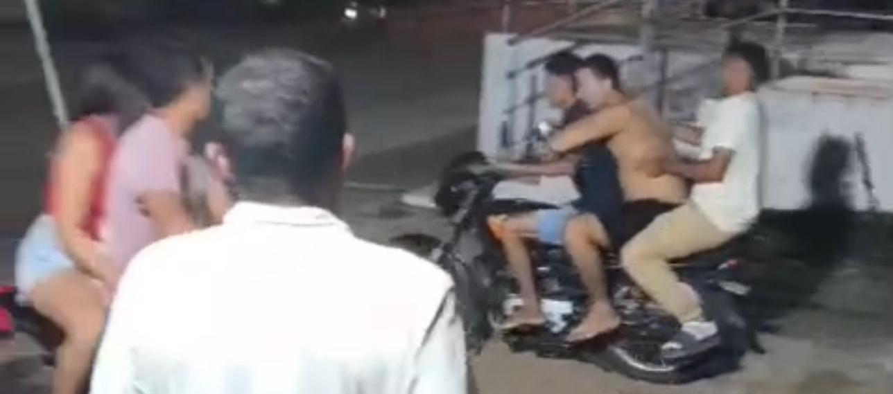 Carlos fue llevado gravemente herido en una motocicleta a un centro asistencial, donde falleció.