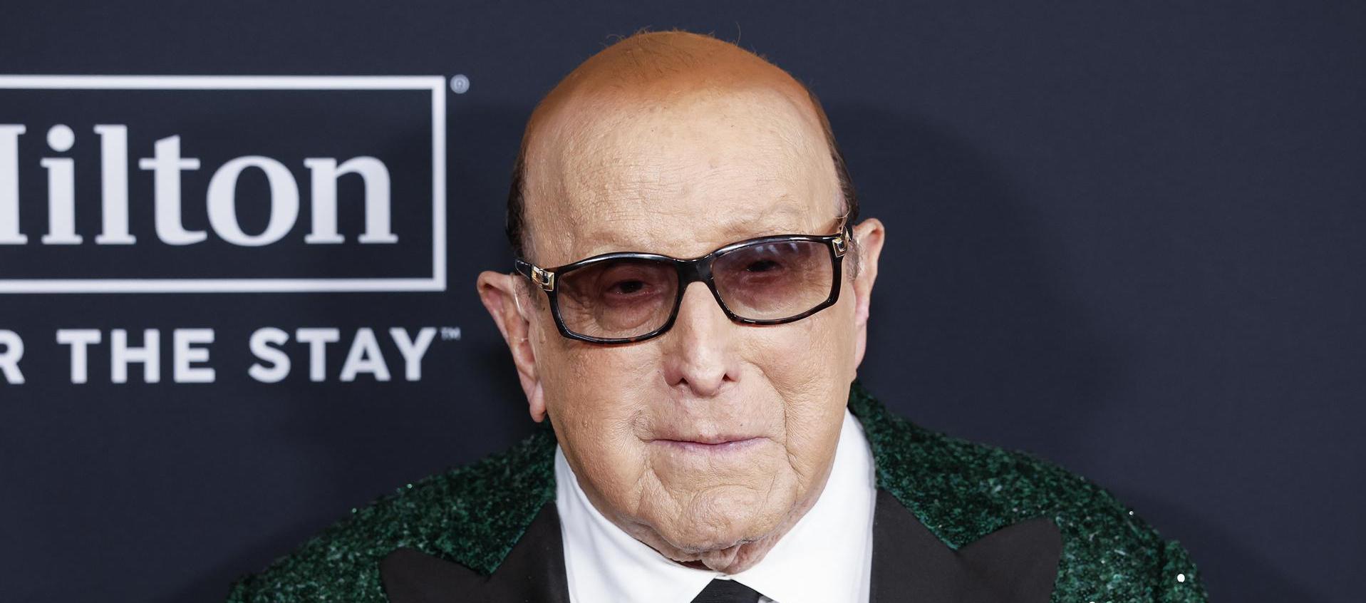 El productor musical Clive Davis .